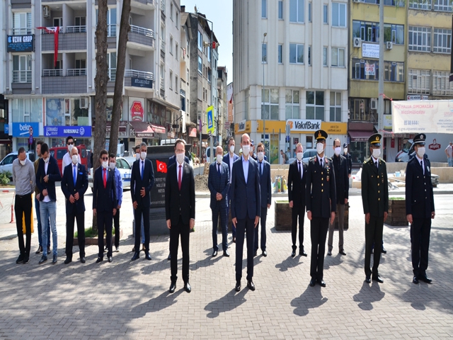 Terme’de sosyal mesafeli 19 Mayıs töreni