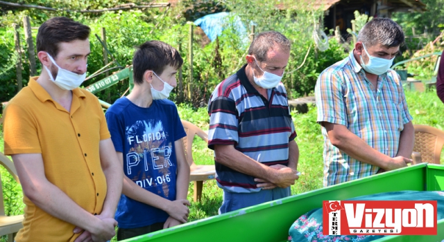 Terme’de akrabası tarafından öldürülen kadın defnedildi