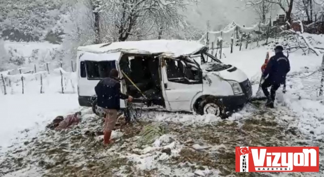 Öğrenci servisi devrildi: 1 öğrenci öldü, 7 kişi yaralandı