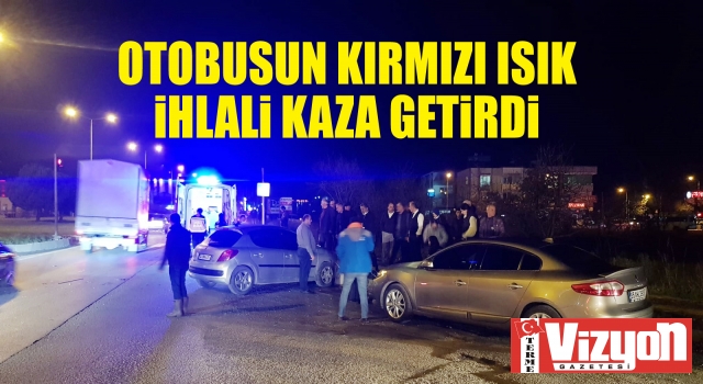 Otobüsün kırmızı ışık ihlali kaza getirdi: 1 yaralı