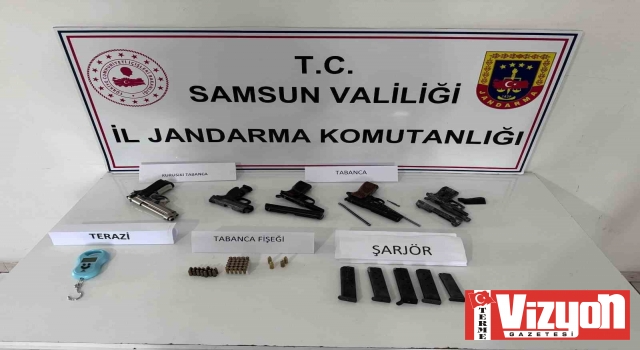 Samsun’da bir evde 5 tabanca ele geçirildi