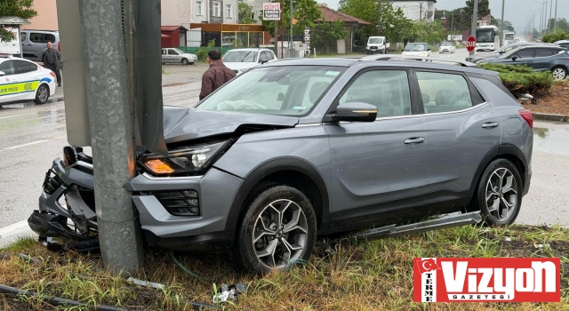 Terme’de düğün yolunda trafik kazası!