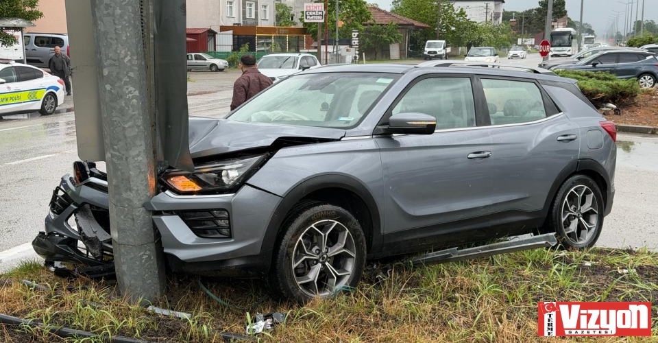 Terme’de düğün yolunda trafik kazası!