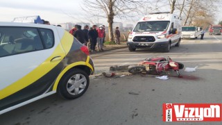 Motosiklet sürücü adayı aracına çarptı: 1 yaralı