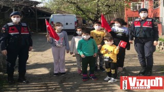 Terme Jandarmadan köylerdeki çocuklara 23 Nisan sürprizi