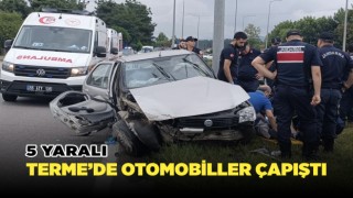 Terme’de otomobiller çarpıştı: 5 yaralı